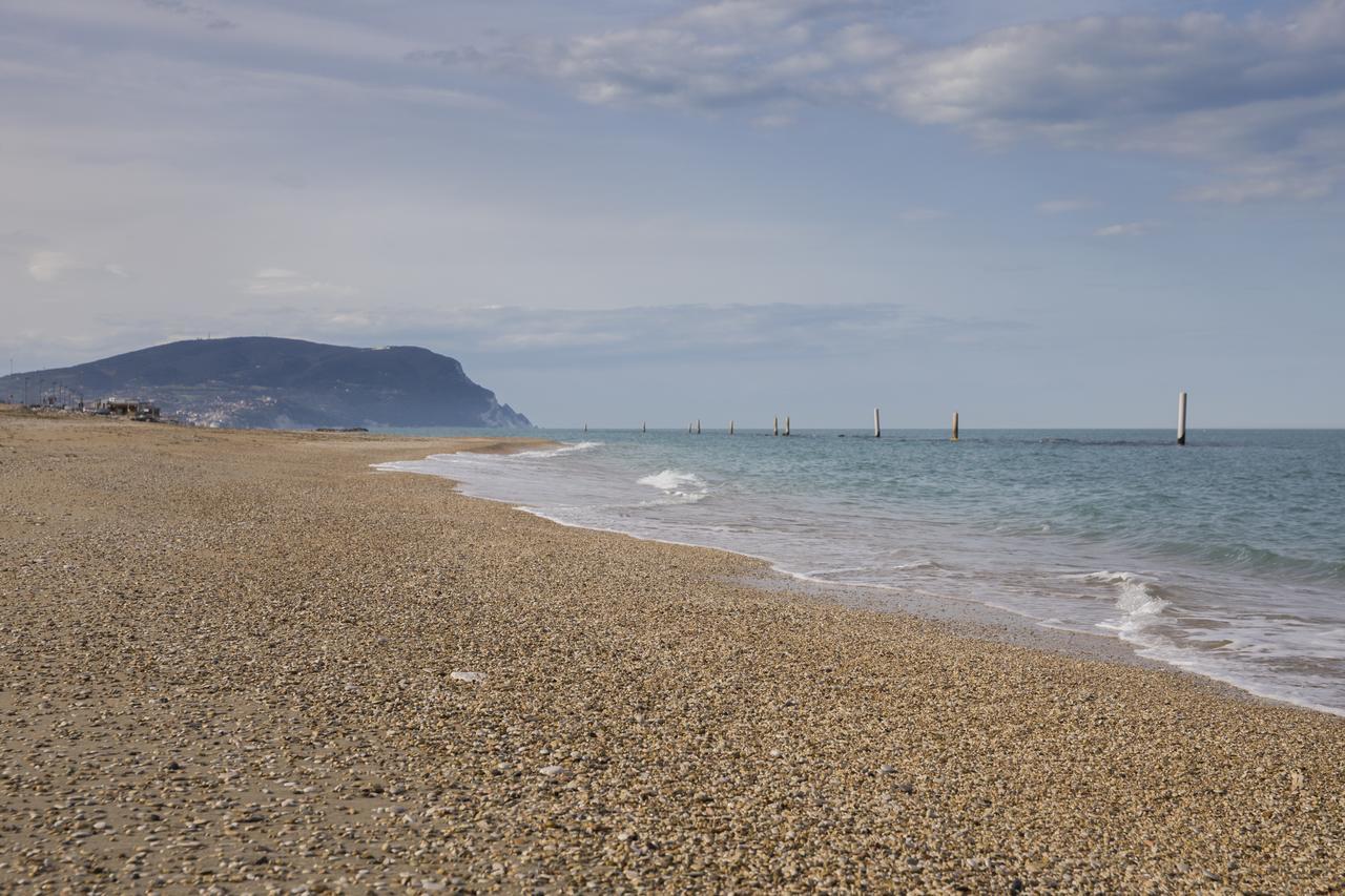 Rooms A Due Passi Dal Mare Porto Recanati Bagian luar foto