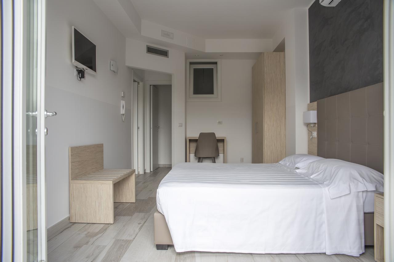 Rooms A Due Passi Dal Mare Porto Recanati Bagian luar foto